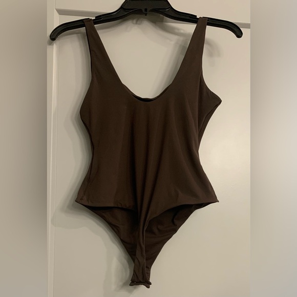 Skims Fits Everybody Square Neck Bodysuit color Espresso size Large NWOT - Picture 4 of 6